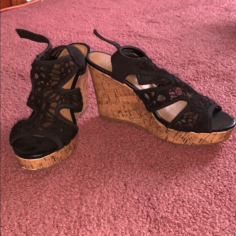 Black wedge